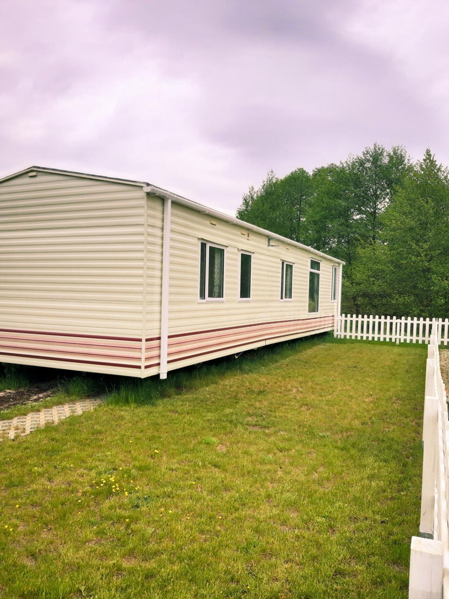 Lary Camping Homes - Domki Dabrowka Gostynin Extérieur photo